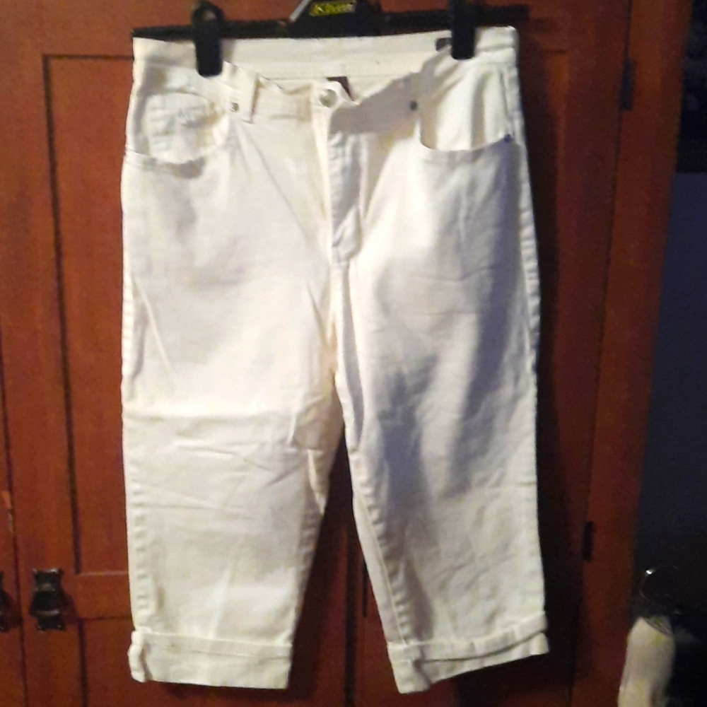 WHITE DENIM CAPRIS SIZE 10 Gloria Vanderbilt